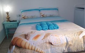La Isla habitacion independiente con baño privado y jardín